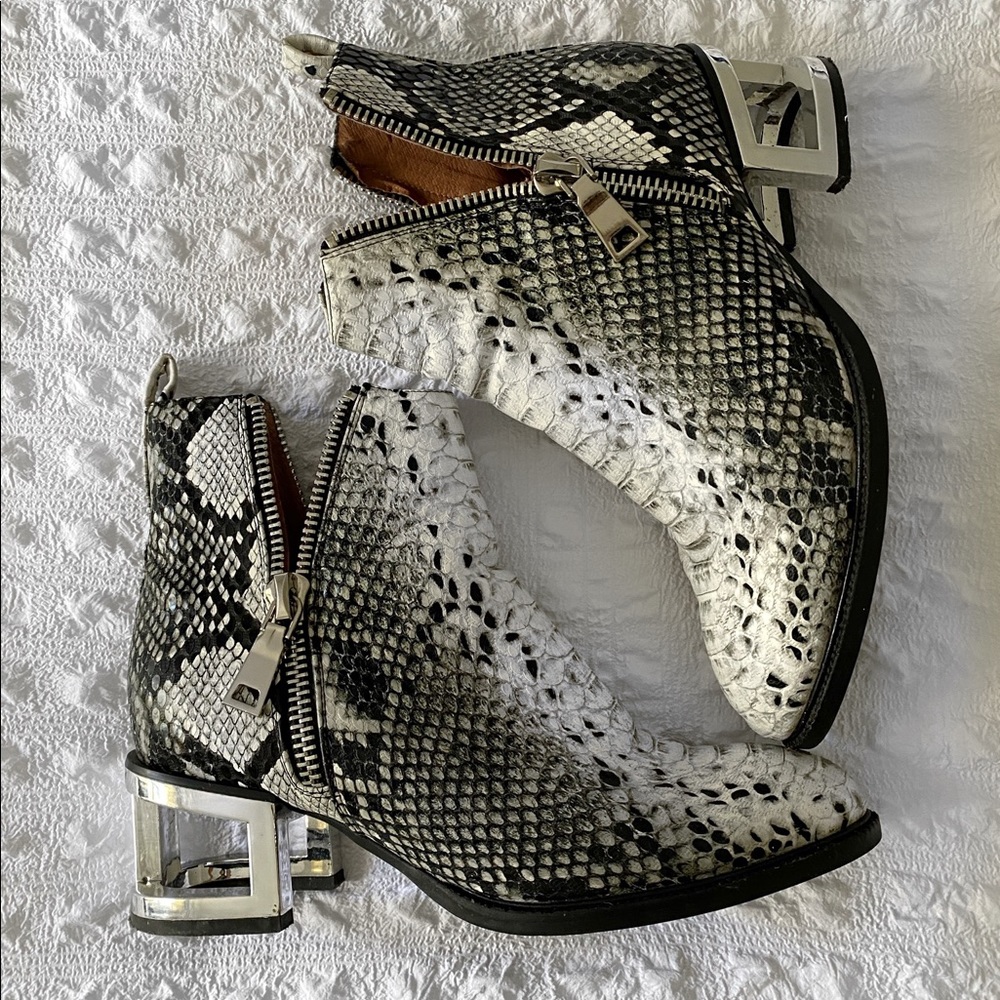 Jeffrey Campbell Snake Booties. Size 8